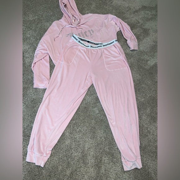 Juicy Couture Light Pink Velour Hoodie and Pants - Picture 8 of 10